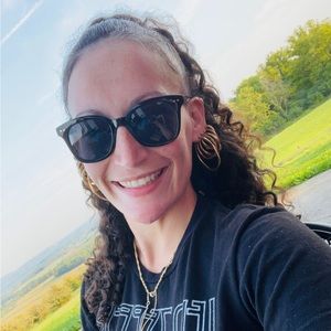 Meet your Posher, Leah